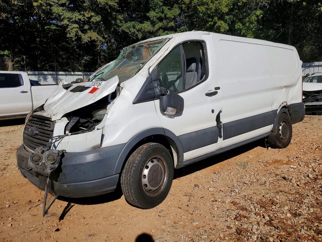 منظر 2015 FORD TRANSIT T-150، زاوية 1