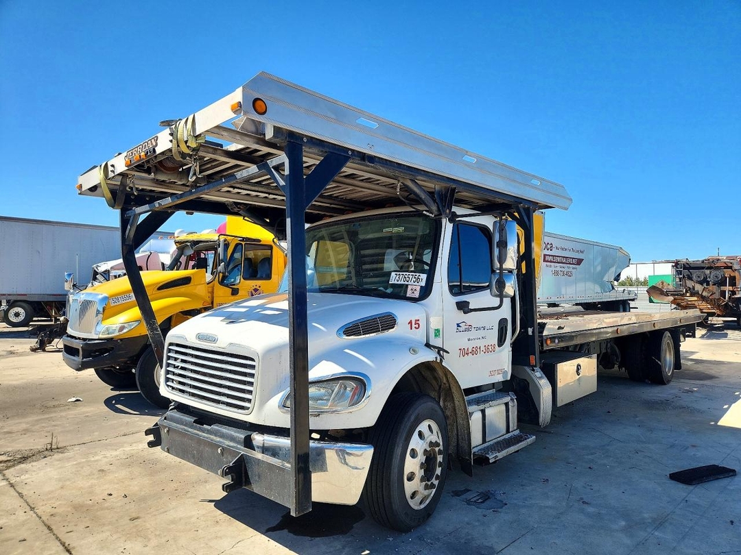 Vista de 2016 FREIGHTLINER M2 - ROLLBACK TOW TRUCK, ángulo 1