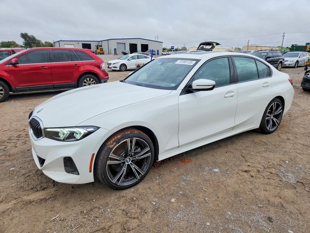 Вид 2023 BMW 330XI, угол 1