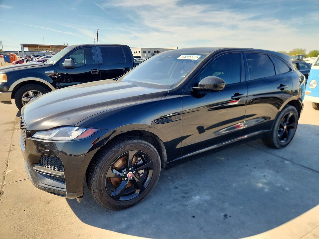 Vue de 2021 JAGUAR F-PACE S, angle 1