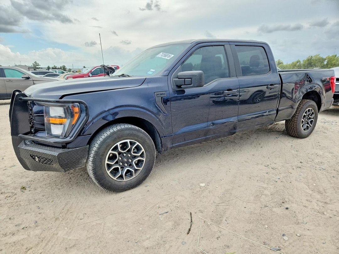 Вид 2023 FORD F150 SUPERCREW, угол 1