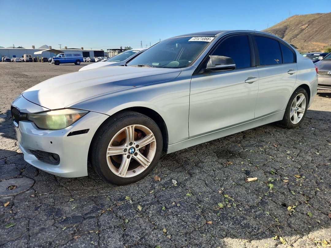 Vue de 2014 BMW 328 I SULEV, angle 1
