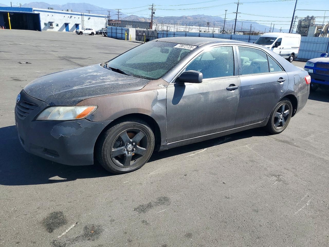 منظر 2009 TOYOTA CAMRY LE، زاوية 1