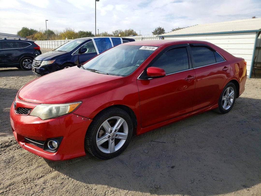 Vista de 2013 TOYOTA CAMRY SE, ángulo 1