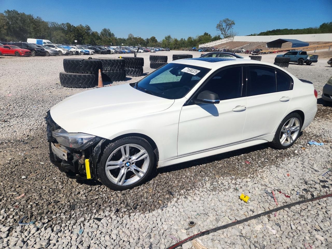 Vue de 2014 BMW 328 I, angle 1