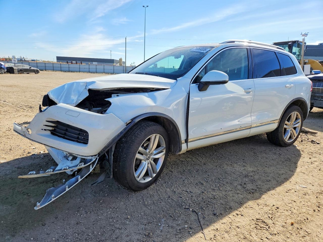 منظر 2013 VOLKSWAGEN TOUAREG V6، زاوية 1