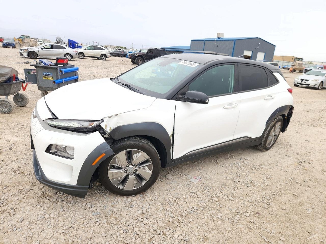 Vue de 2021 HYUNDAI KONA SEL, angle 1
