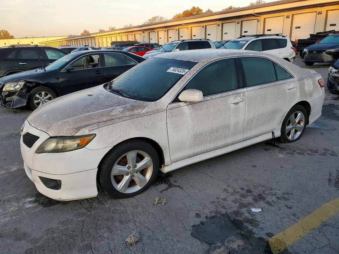 Vista de 2011 TOYOTA CAMRY SE, ángulo 1