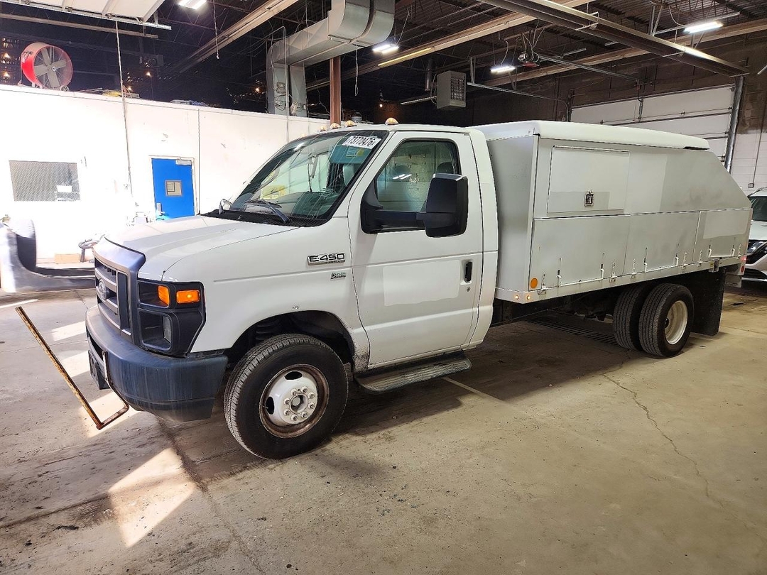 Vista de 2012 FORD E450, ángulo 1