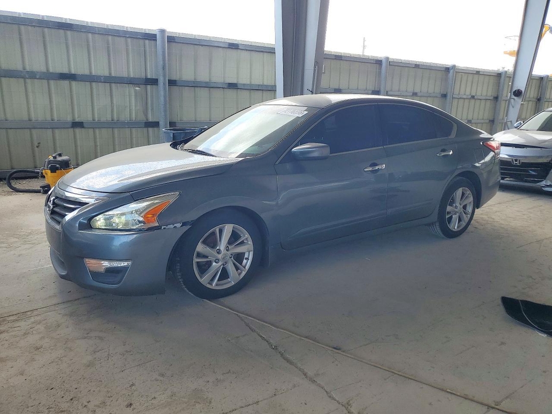 Vue de 2014 NISSAN ALTIMA 2.5 SV, angle 1