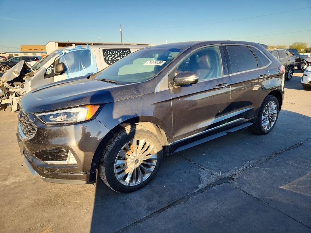 Vue de 2020 FORD EDGE TITANIUM, angle 1