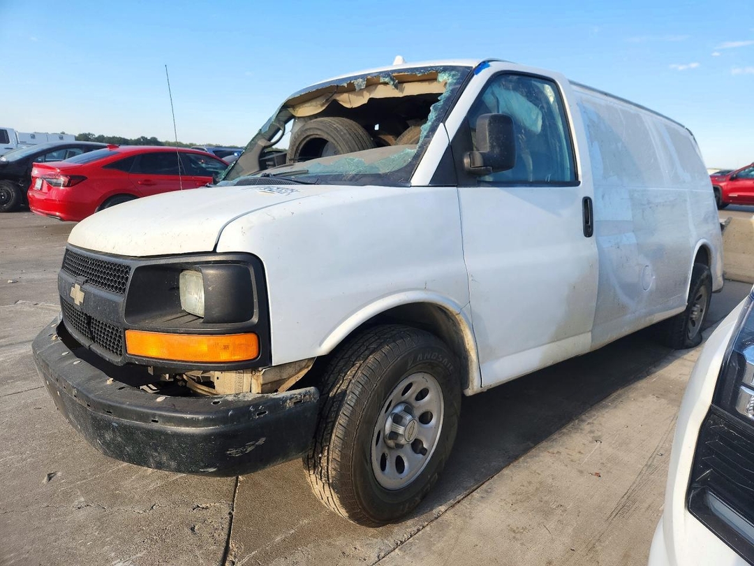 منظر 2014 CHEVROLET EXPRESS G1500، زاوية 1