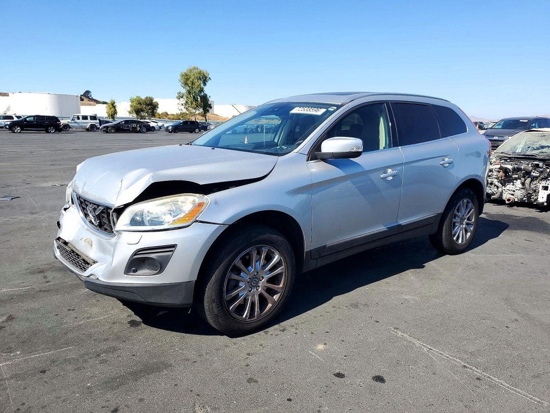 Вид 2010 VOLVO XC60 T6, угол 1