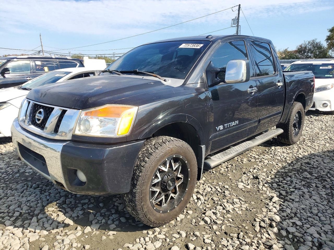 Вид 2012 NISSAN TITAN SV, угол 1