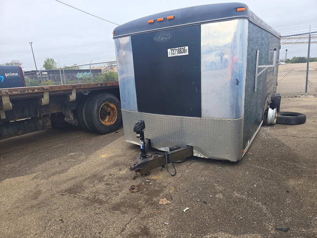 Vue de 2004 ALUMINUM ENCLOSED CARGO TRAILER, angle 1
