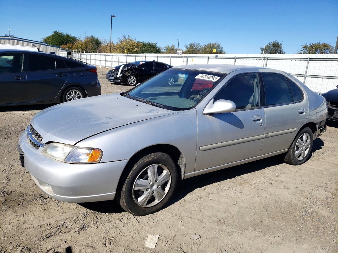 Вид 1999 NISSAN ALTIMA XE, угол 1