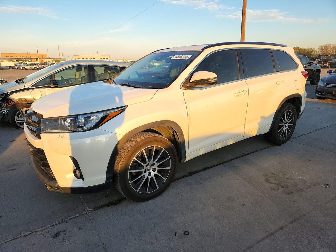 منظر 2018 TOYOTA HIGHLANDER SE، زاوية 1