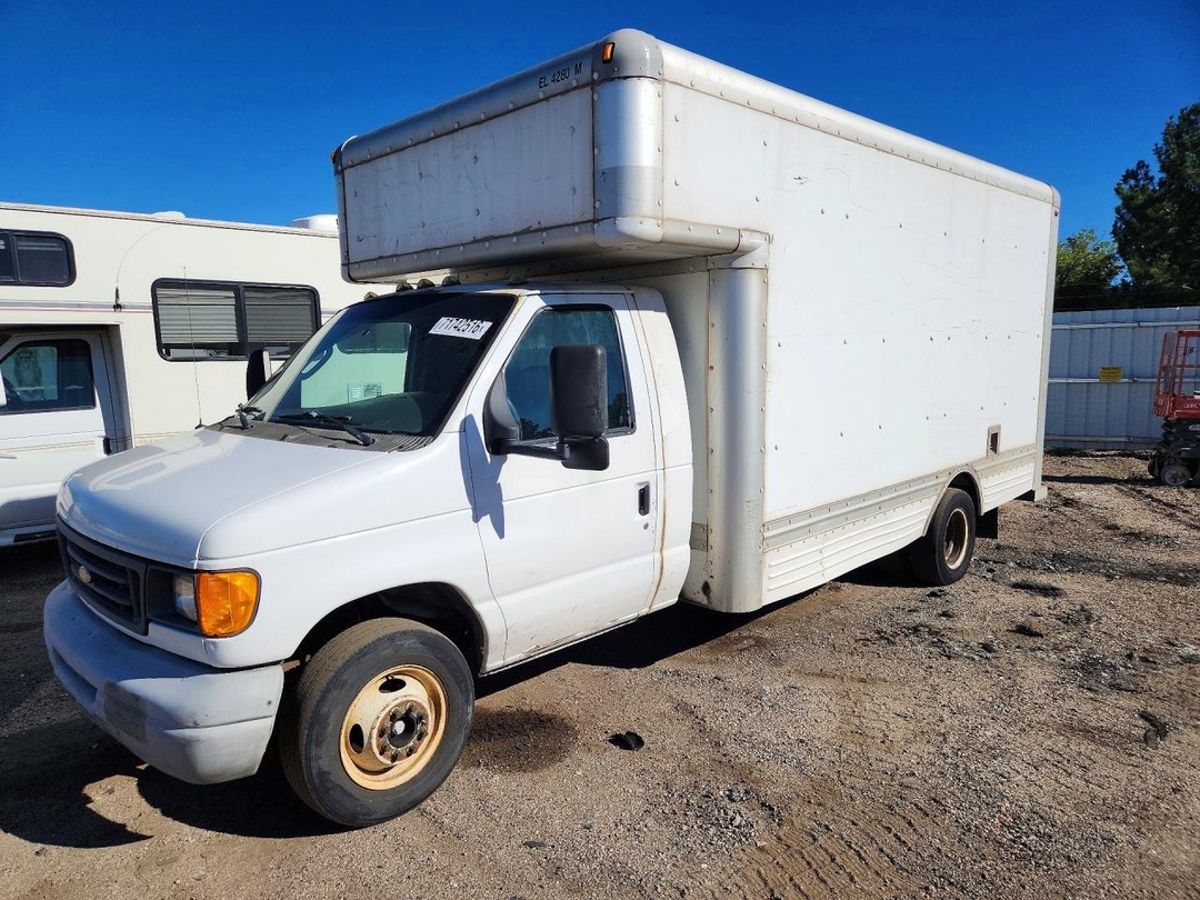 Vue de 2007 FORD ECONOLINE E450 SUPER DUTY CUTAWAY VAN, angle 1