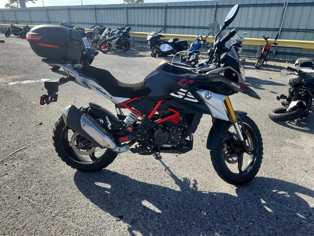 Vue de 2023 BMW G310 GS, angle 1