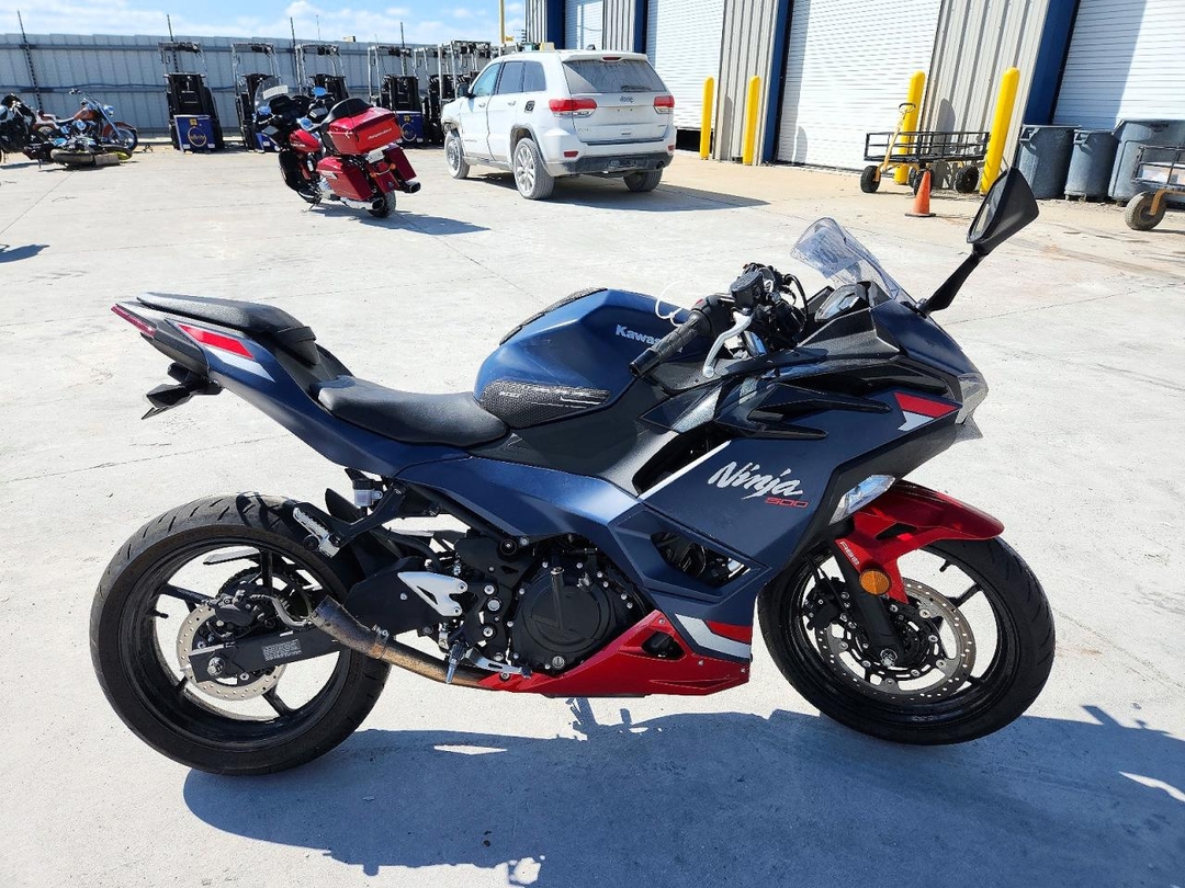 Vue de 2026 KAWASAKI EX500, angle 1