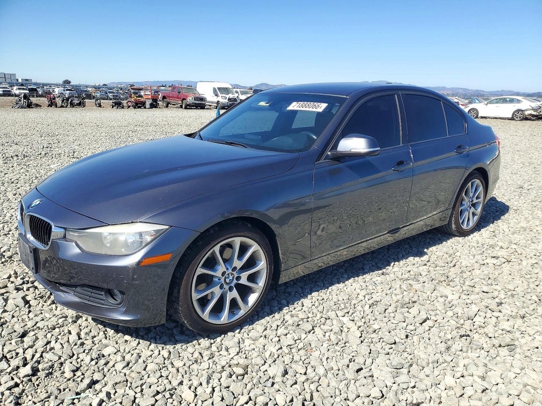 Vue de 2014 BMW 320 I, angle 1