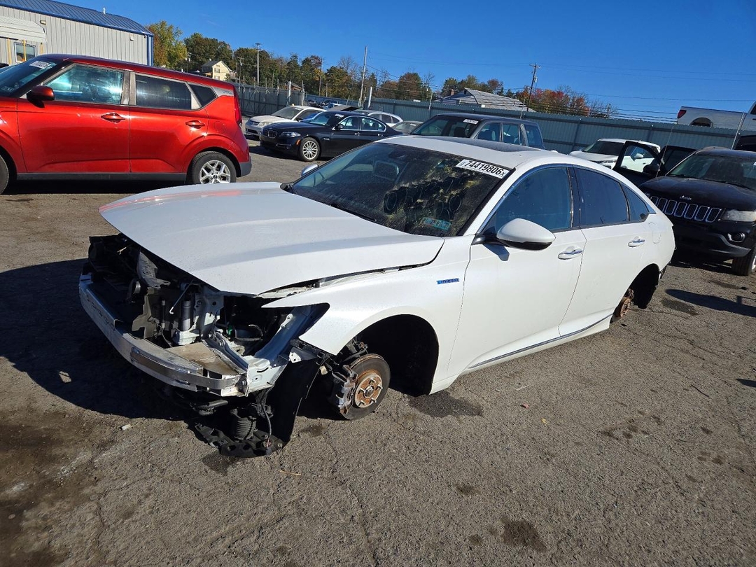 Vue de 2022 HONDA ACCORD TOURING HYBRID, angle 1