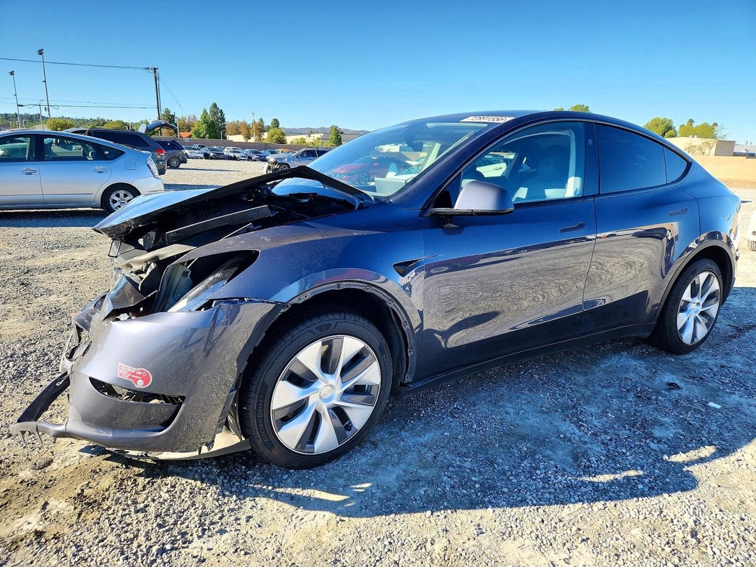 Vue de 2023 TESLA MODEL Y, angle 1