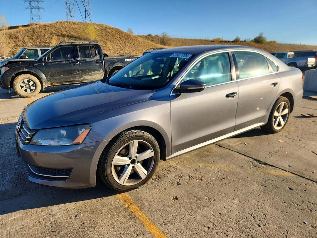 Vedere 2012 VOLKSWAGEN PASSAT SE, unghi 1