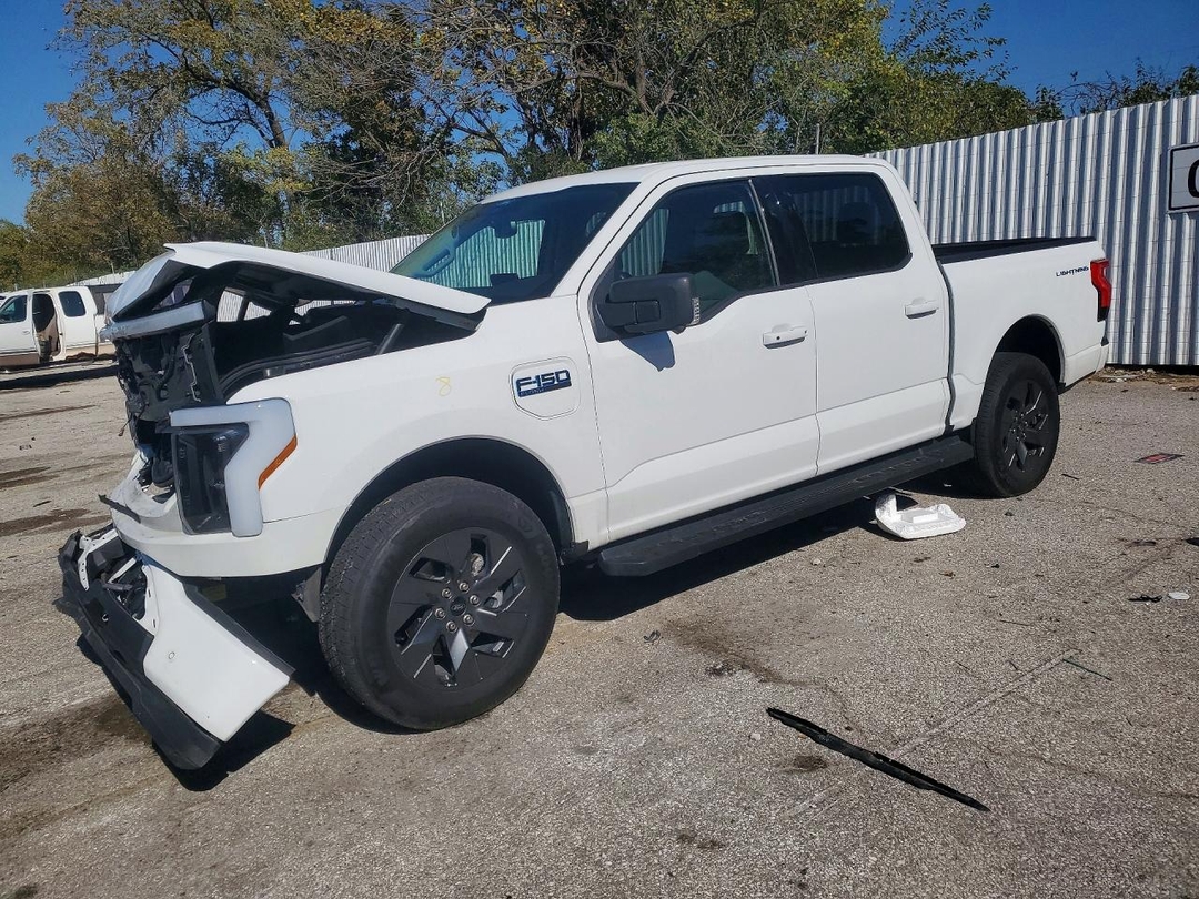 Vue de 2025 FORD F150 LIGHTNING XLT, angle 1