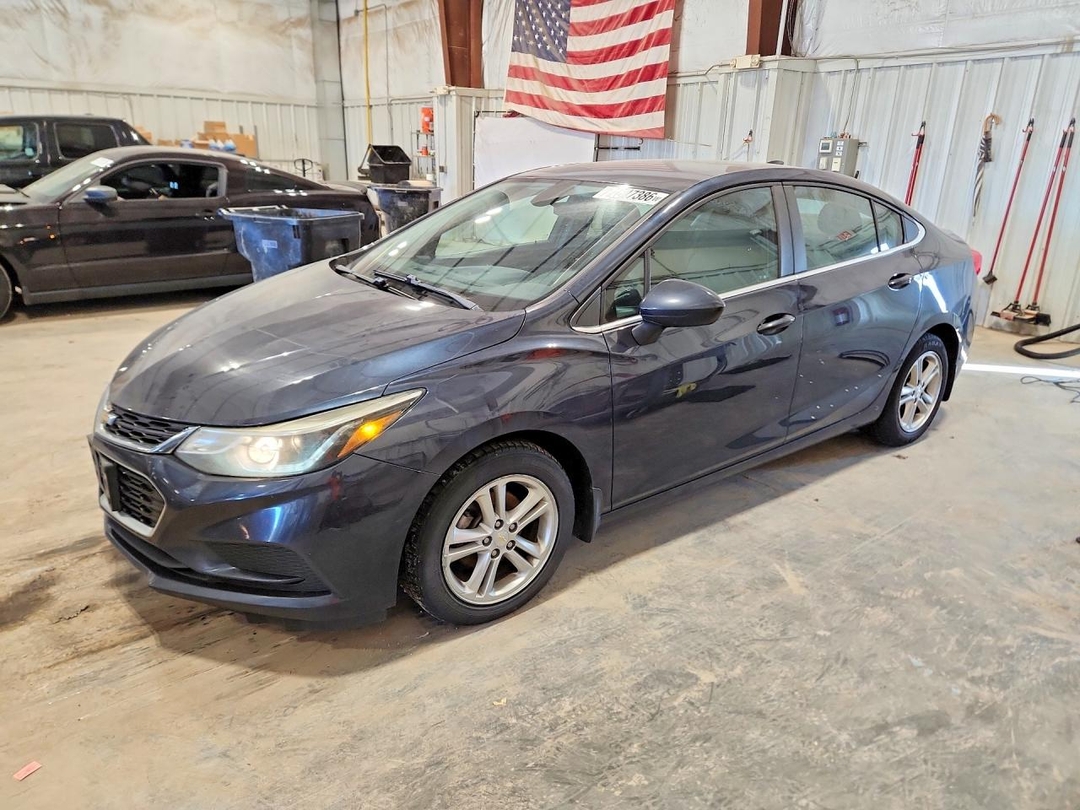 Vue de 2016 CHEVROLET CRUZE LT, angle 1