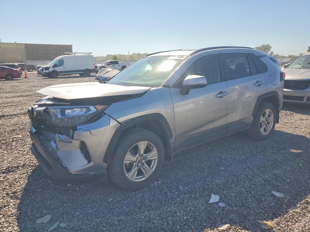منظر 2021 TOYOTA RAV4 XLE PREMIUM، زاوية 1