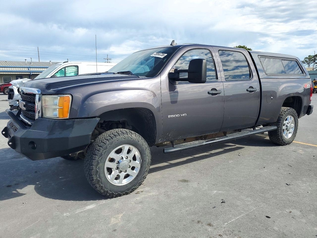 منظر 2011 GMC SIERRA K2500 SLE، زاوية 1