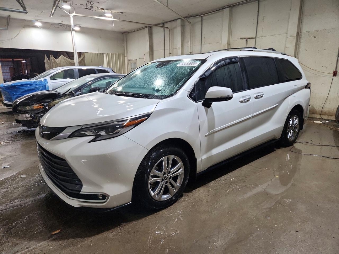 Vue de 2022 TOYOTA SIENNA PLATINUM 7-PASSENGER, angle 1