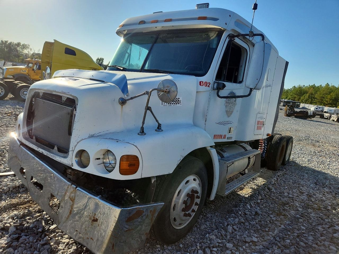 Вид 2000 FREIGHTLINER FLC112 SEMI TRUCK, угол 1