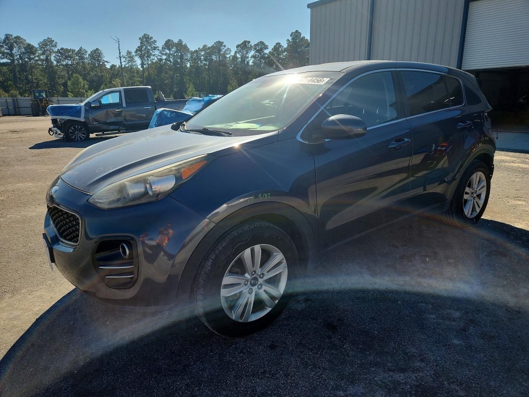منظر 2018 KIA SPORTAGE LX، زاوية 1