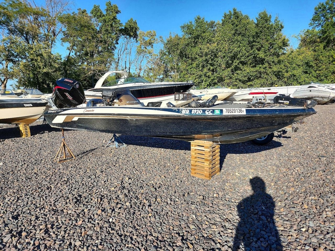 Vue de 2001 RANGER BOAT, angle 1