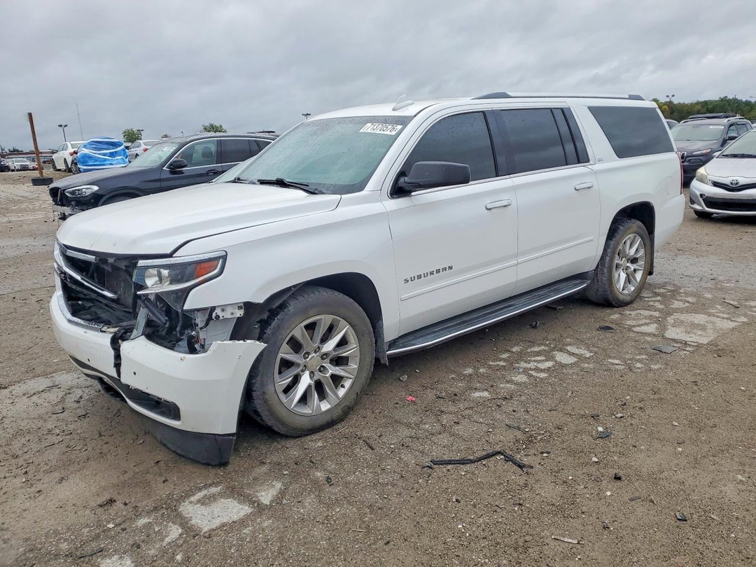 Vue de 2016 CHEVROLET SUBURBAN K1500 LTZ, angle 1