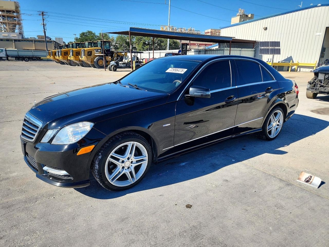 Vue de 2012 MERCEDES-BENZ E 350, angle 1