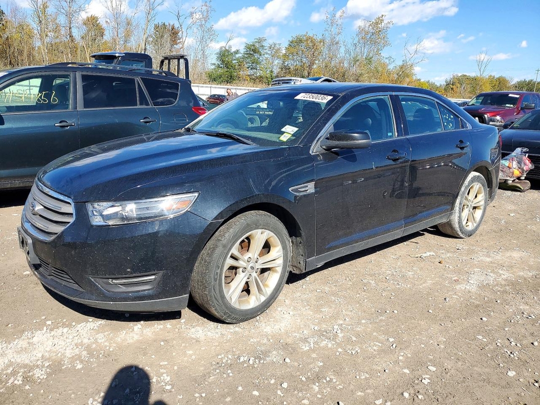 Vue de 2016 FORD TAURUS SEL, angle 1