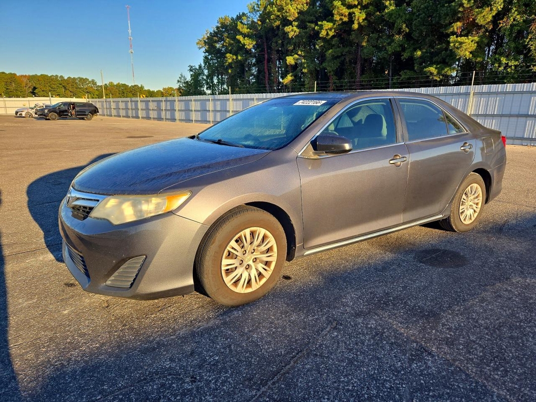 منظر 2013 TOYOTA CAMRY LE، زاوية 1