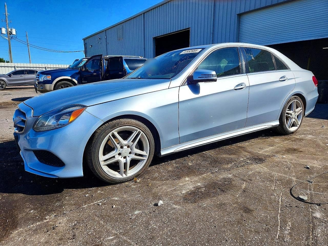 Vue de 2014 MERCEDES-BENZ E 350 4MATIC, angle 1