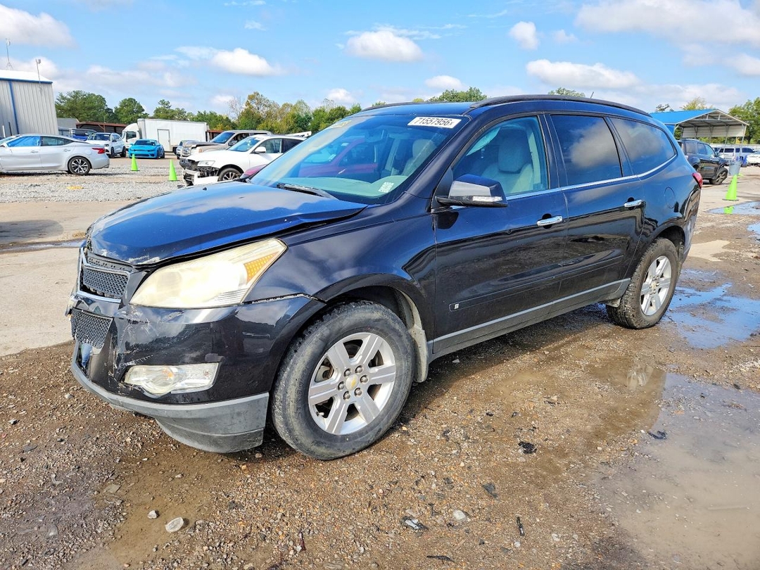 Vue de 2010 CHEVROLET TRAVERSE LT, angle 1