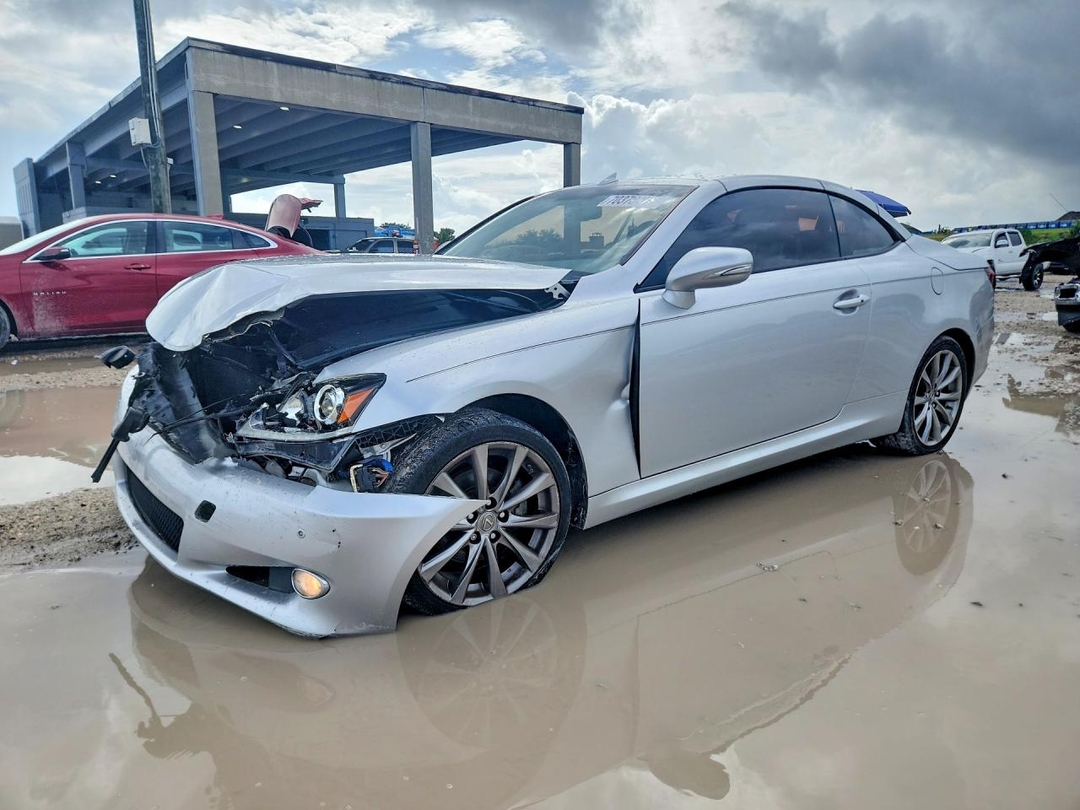 منظر 2014 LEXUS IS 250، زاوية 1