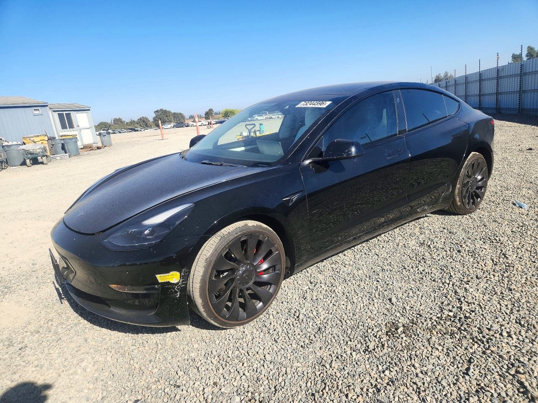 Вид 2022 TESLA MODEL 3, угол 1