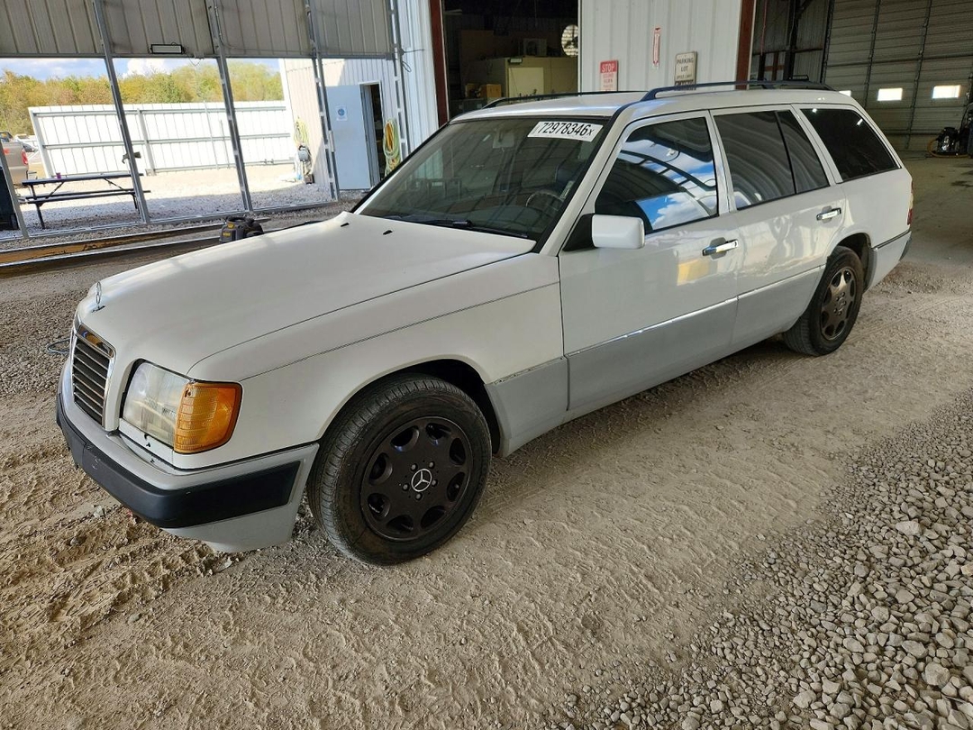 Vista de 1992 MERCEDES-BENZ 300 TE 4MATIC, ángulo 1