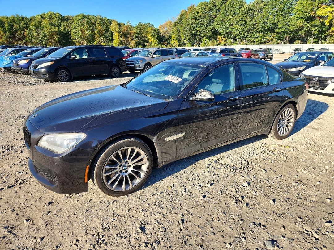 منظر 2015 BMW 750 XI، زاوية 1