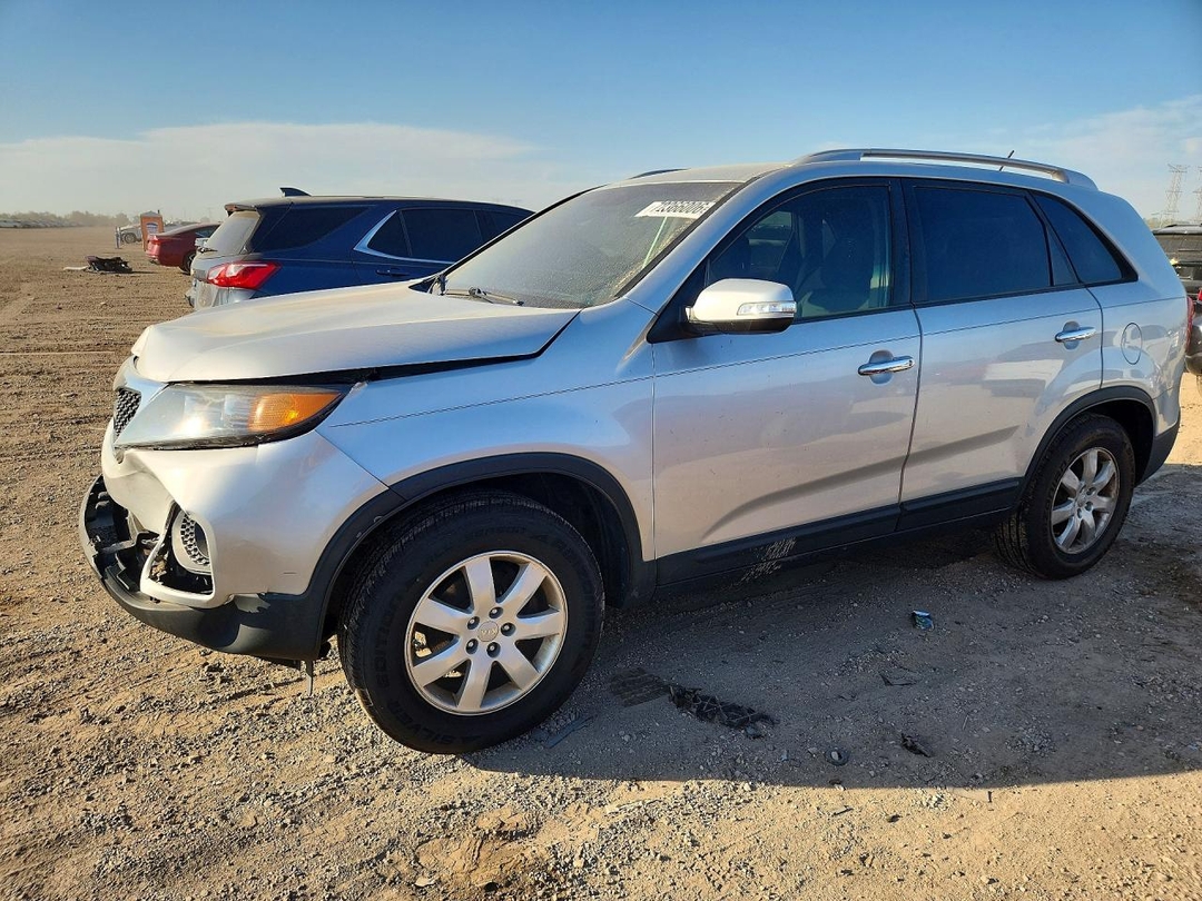 منظر 2013 KIA SORENTO LX، زاوية 1