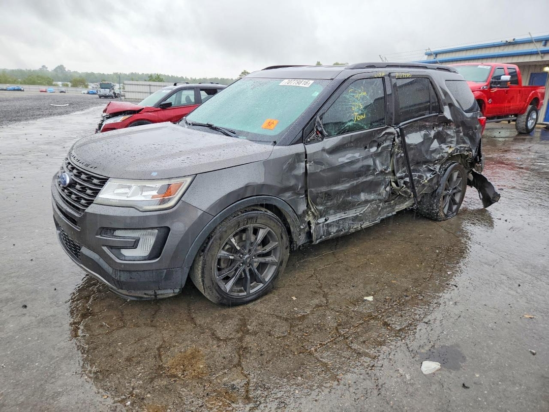 Вид 2017 FORD EXPLORER XLT, угол 1