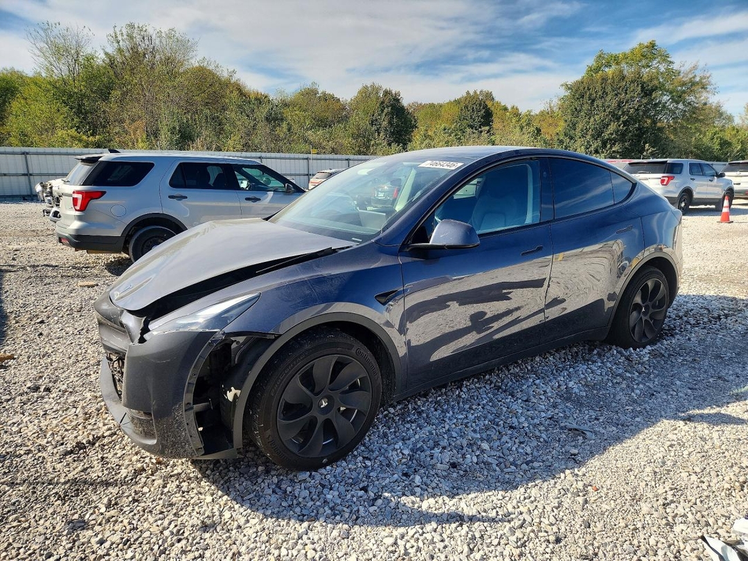 Вид 2023 TESLA MODEL Y, угол 1