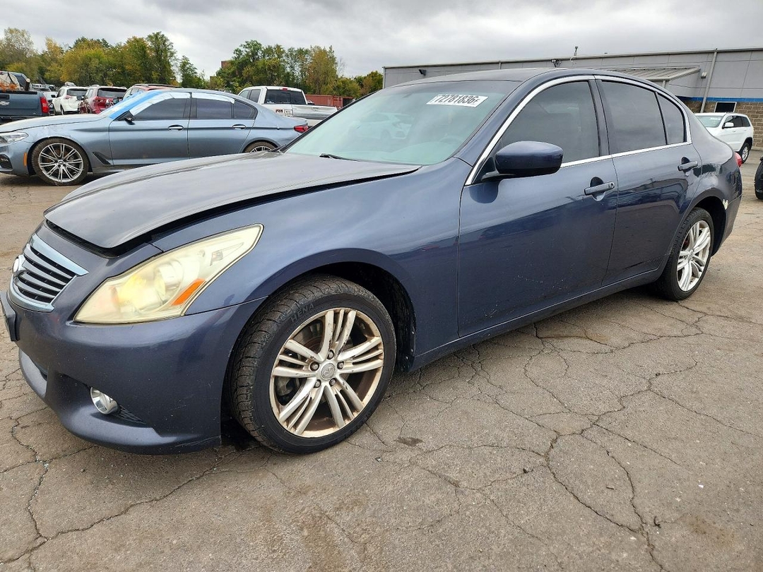 Vue de 2010 INFINITI G37 SEDAN X, angle 1